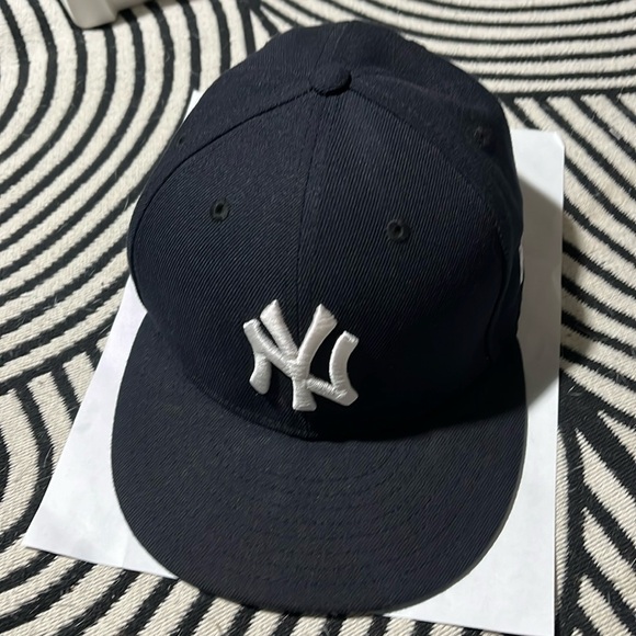 New York Yankees authentic size 7 1/4 - Picture 1 of 12
